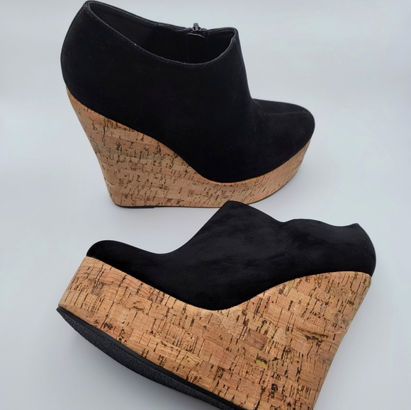 Platform Polly - Picture 2 of 2